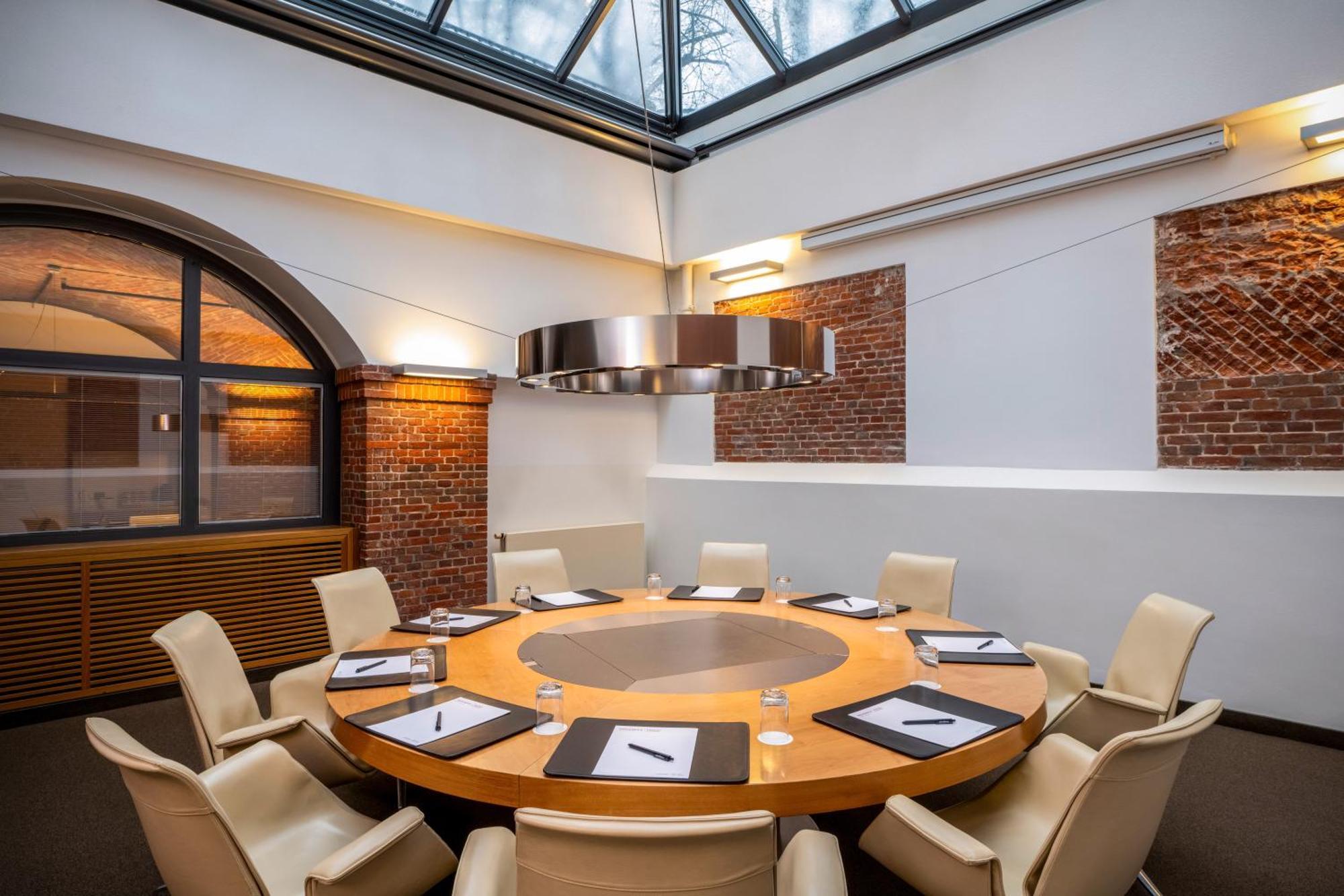 Mövenpick Hotel 4*
